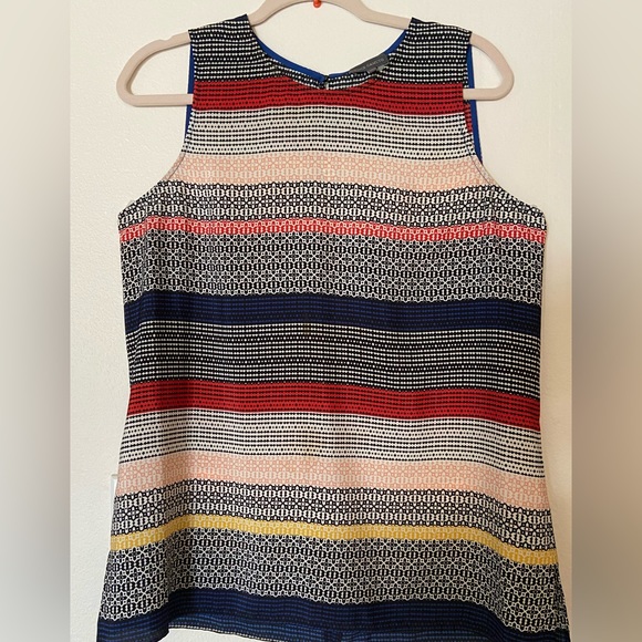 Top designed  by Vince Camuto. Soft silk like easy care fabric. Wear it,love it! - Picture 4 of 11